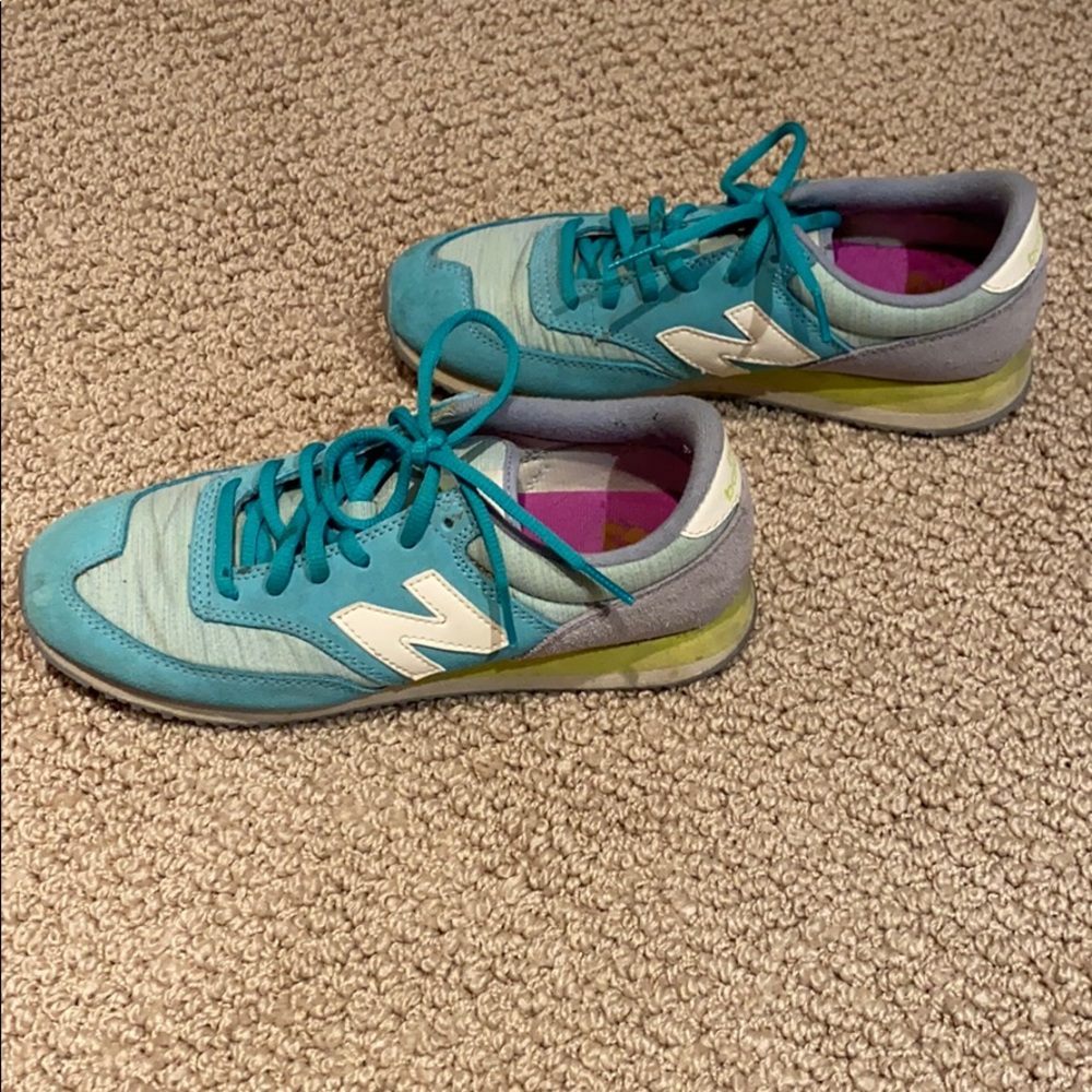New Balance Running Shoes - Picture 2 of 3
